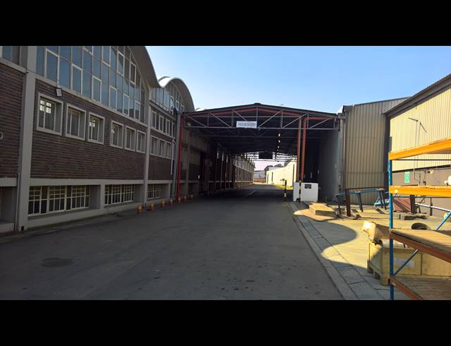 24,000M² WAREHOUSE TO LET IN EAST FIELD